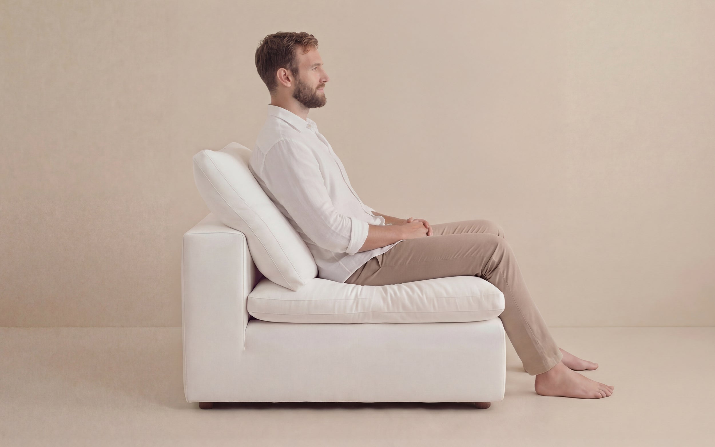 Deep-seat corner sofa suited for tall people